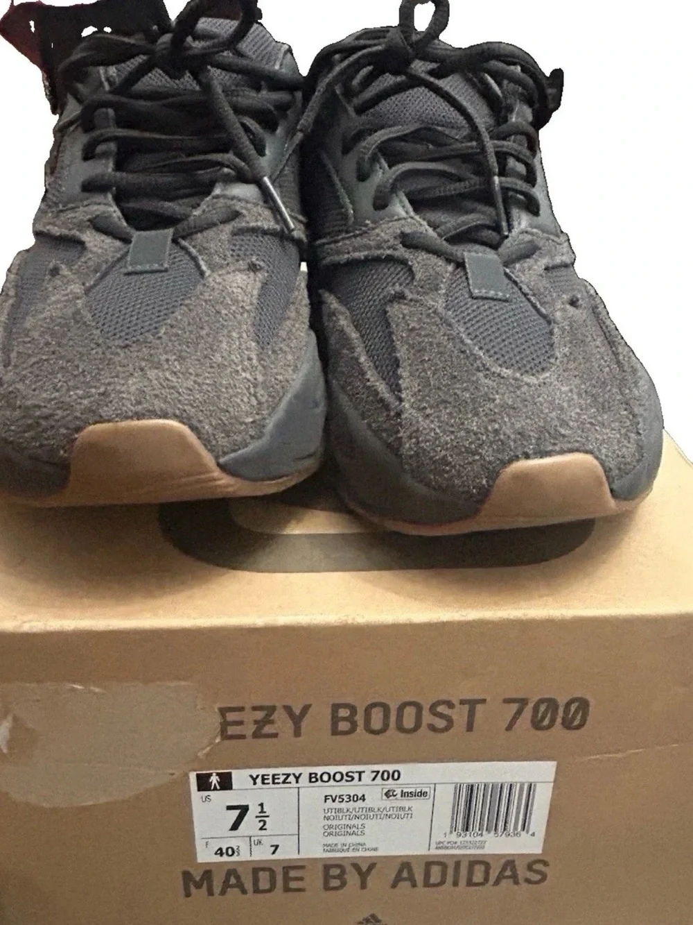 adidas Yeezy Boost 700